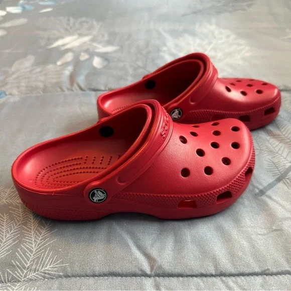 Like New CROCS Women’s Sandals - Bright Red W sz7 M sz5 - Picture 3 of 10